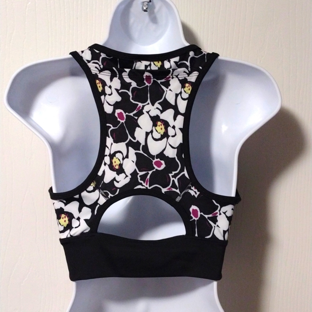 🍉3/$20 🆕 Race back sports bra crop top with back pocket